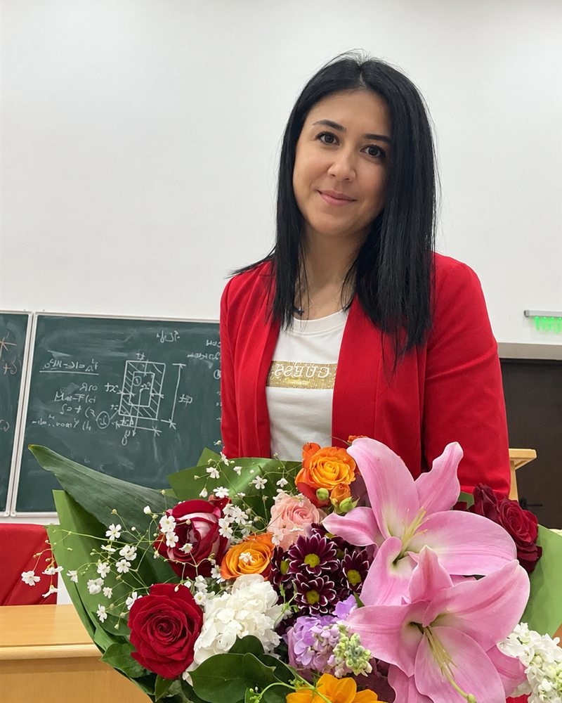 Ștefania, Profa de RM, în sala de curs